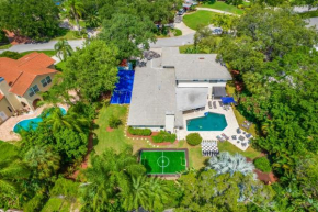 Luxury Cristiano Manor 8BR Amazing Pool - 20 Guests